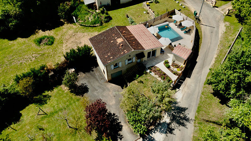 galerie-gite-jeandree-exterieurs-drone-01 Jeux de société du Gîte Jeandrée avec piscine à Vitrac en Périgord