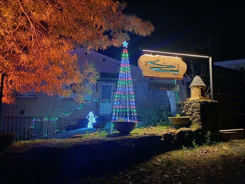Salle d'eau du Gîte Jeandrée avec piscine à Vitrac en Périgord